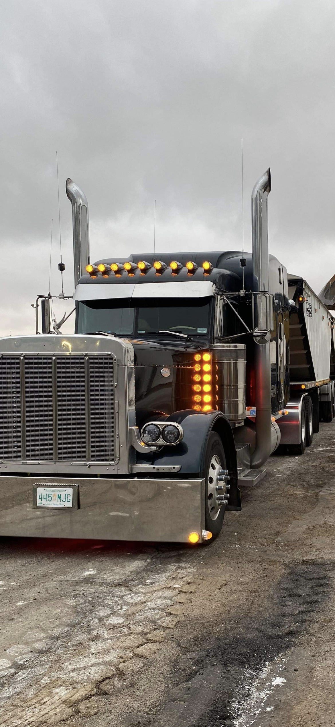 Peterbilt 10” bowtie for 3** series