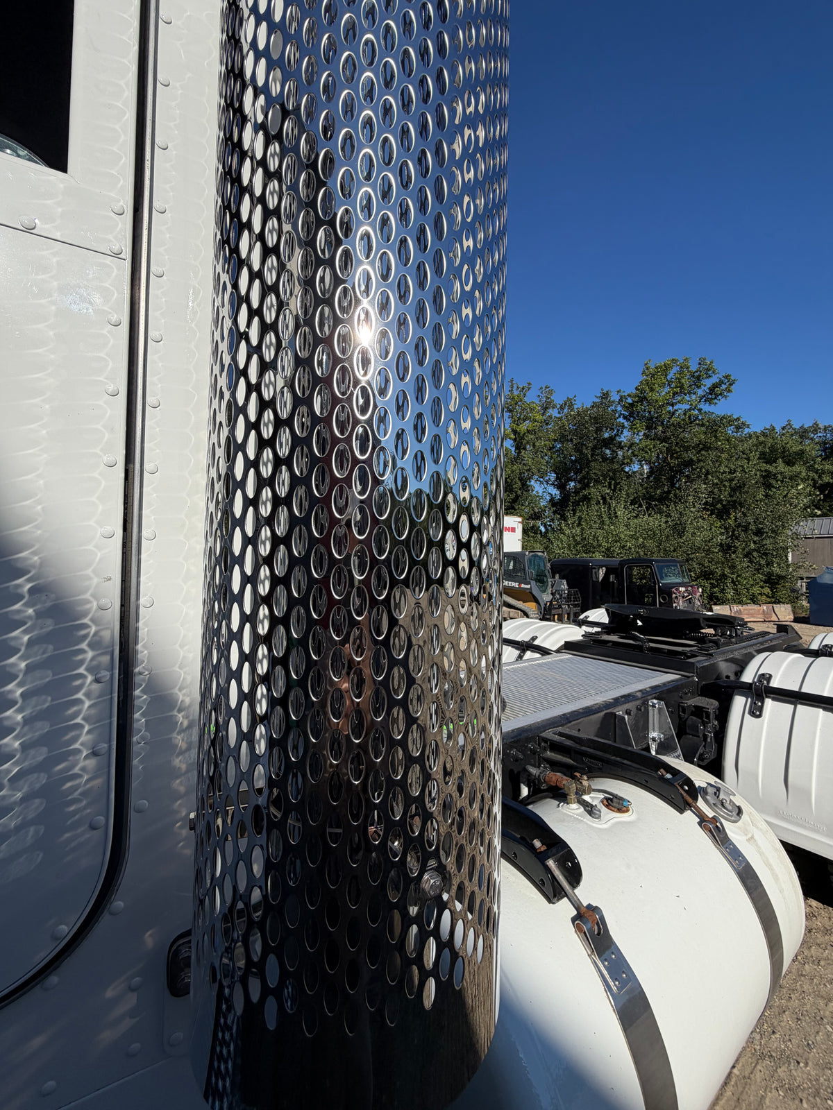 Oval hole heatshields