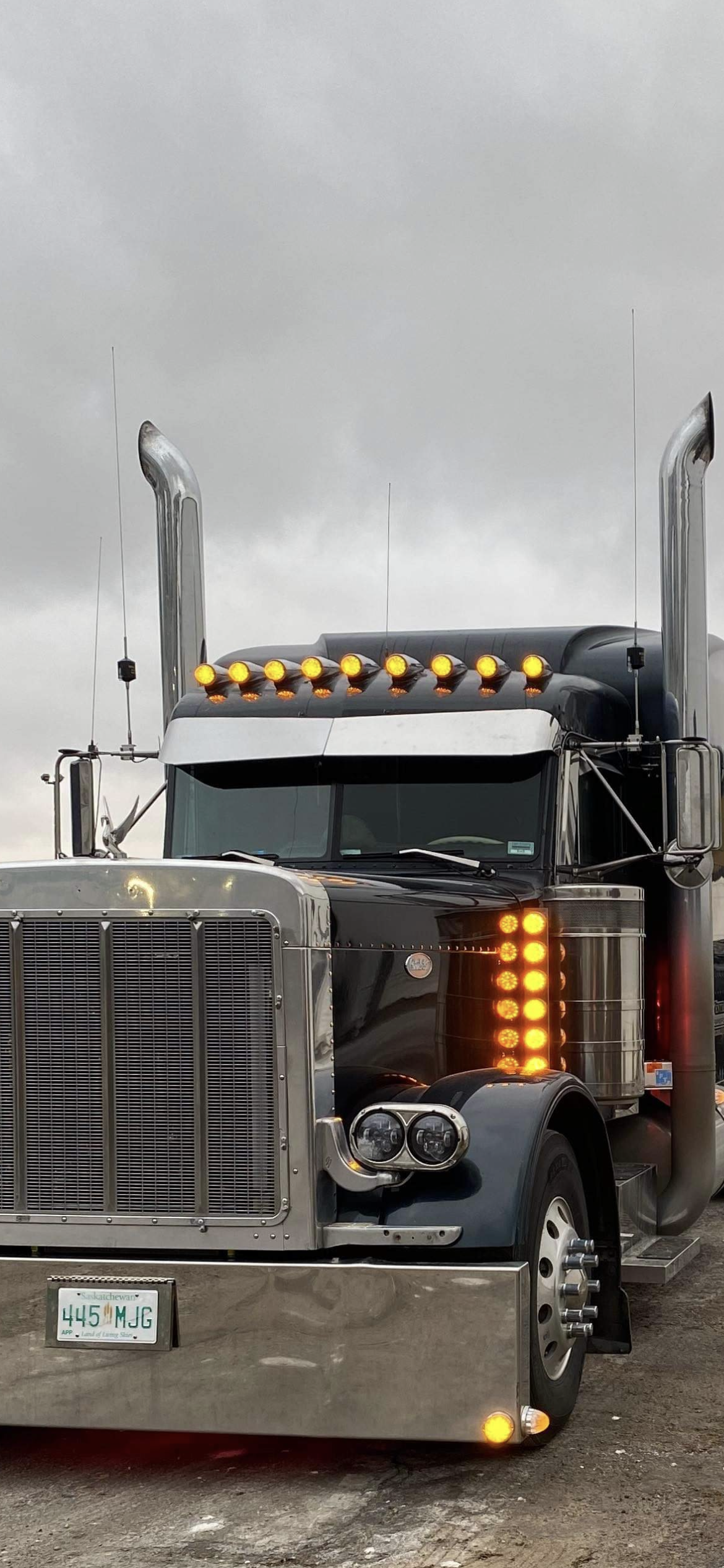 Peterbilt 10” bowtie for 3** series