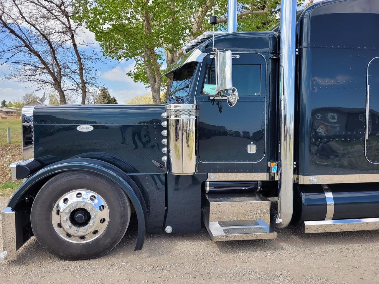 Peterbilt 10” bowtie for 3** series