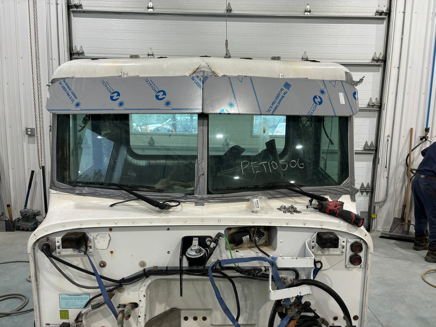 Peterbilt 3** series straight 9” visor