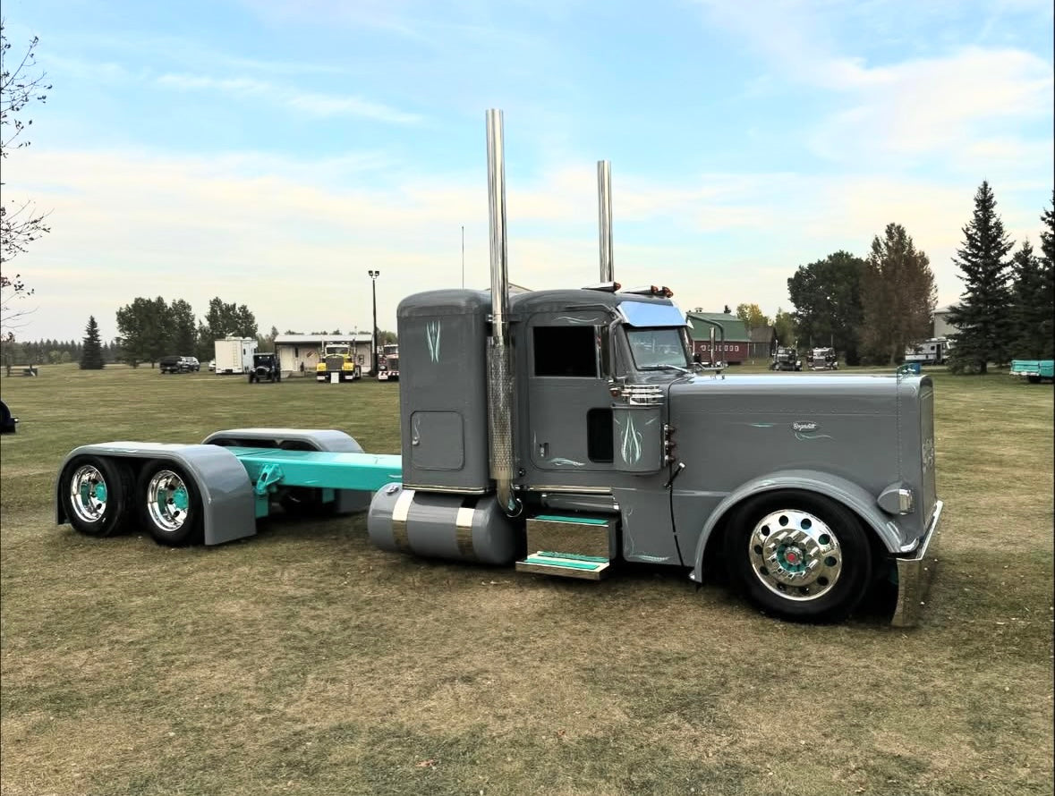 Peterbilt 3** series 9.5-7.5” bow tie visor