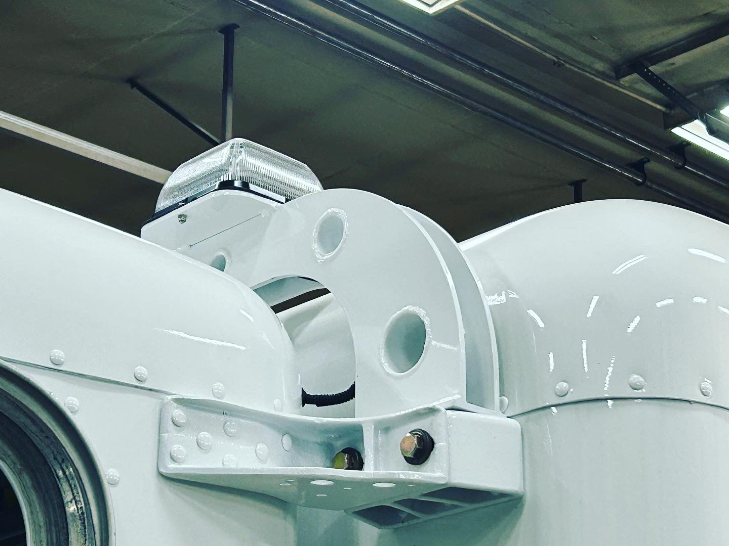 Peterbilt flat top beacon mounts