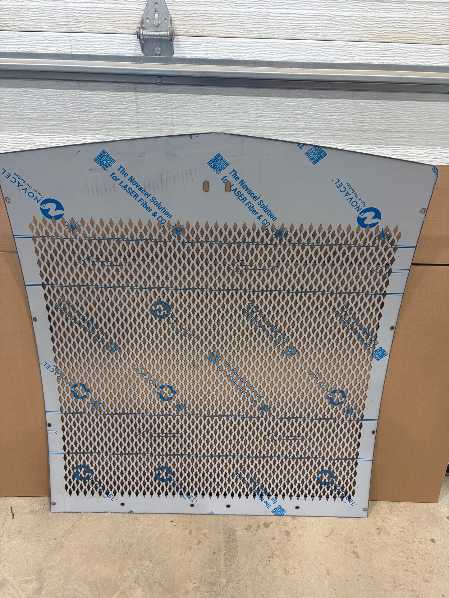 Kenworth w900L diamond hole screen