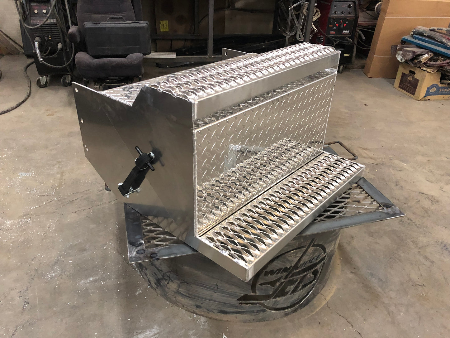 Peterbilt diamond plate complete battery box