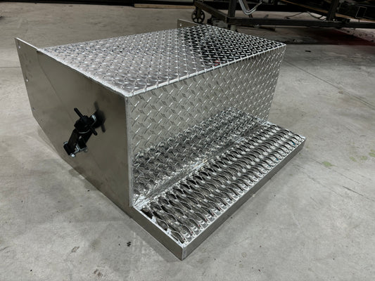 Peterbilt diamond plate battery box / no top step