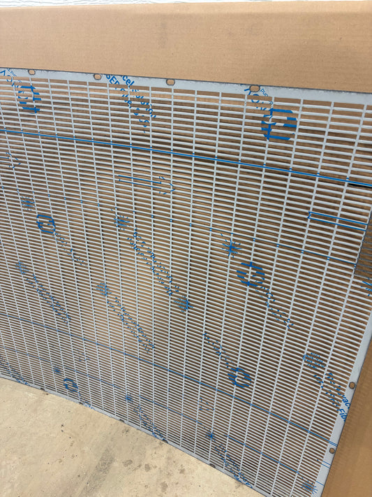 Peterbilt 389 rectangular slot grill. Screen