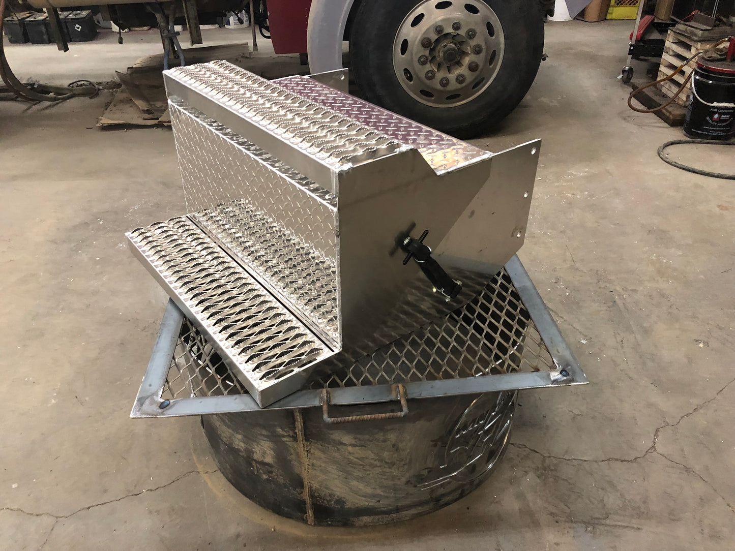 Peterbilt diamond plate battery box