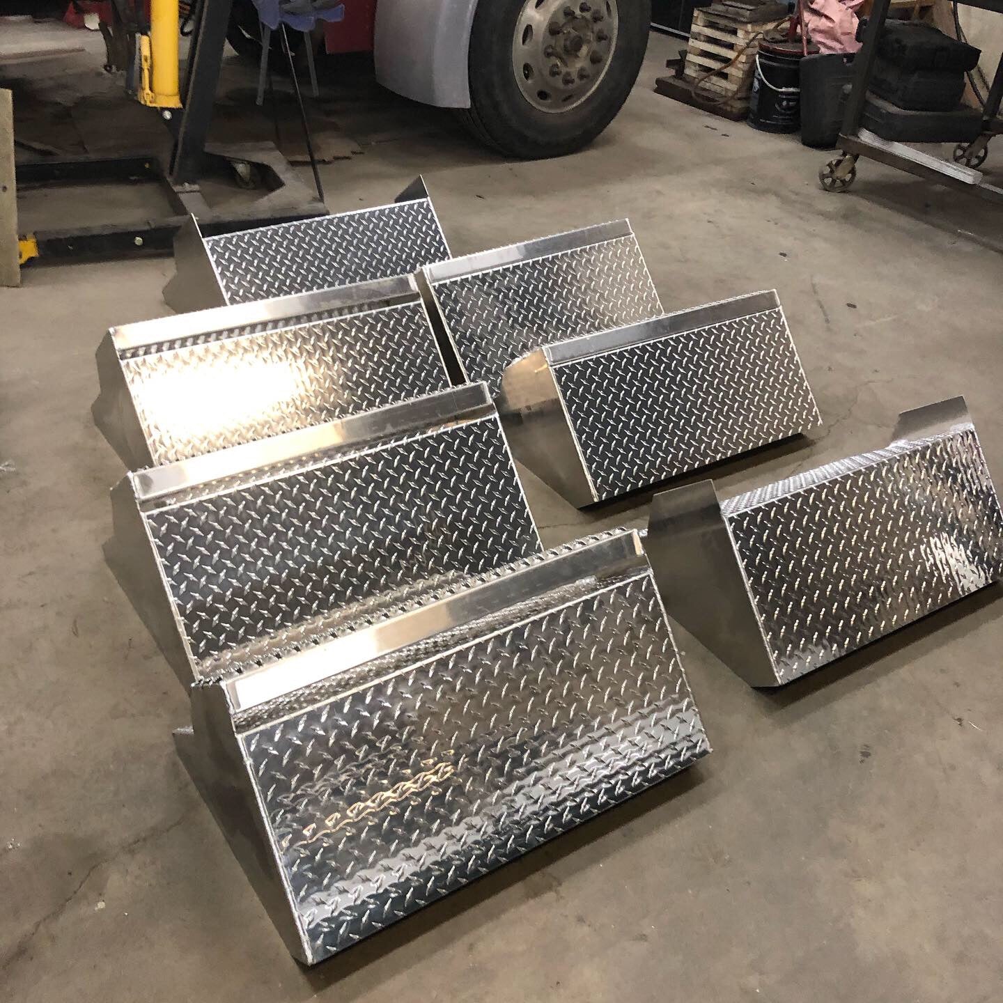 Peterbilt battery box lid only diamond plate