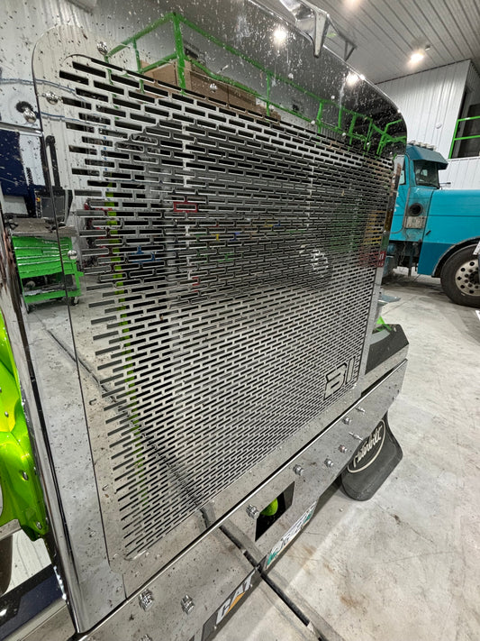 Peterbilt 379L staggered slot BI grill screen