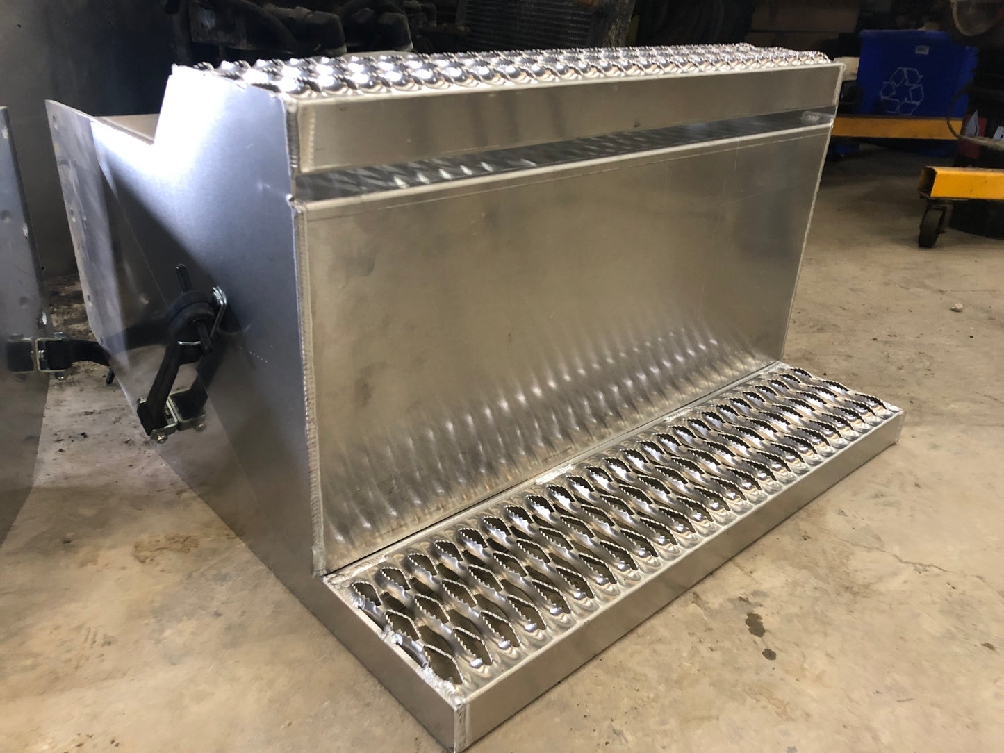 Peterbilt battery box smooth aluminum