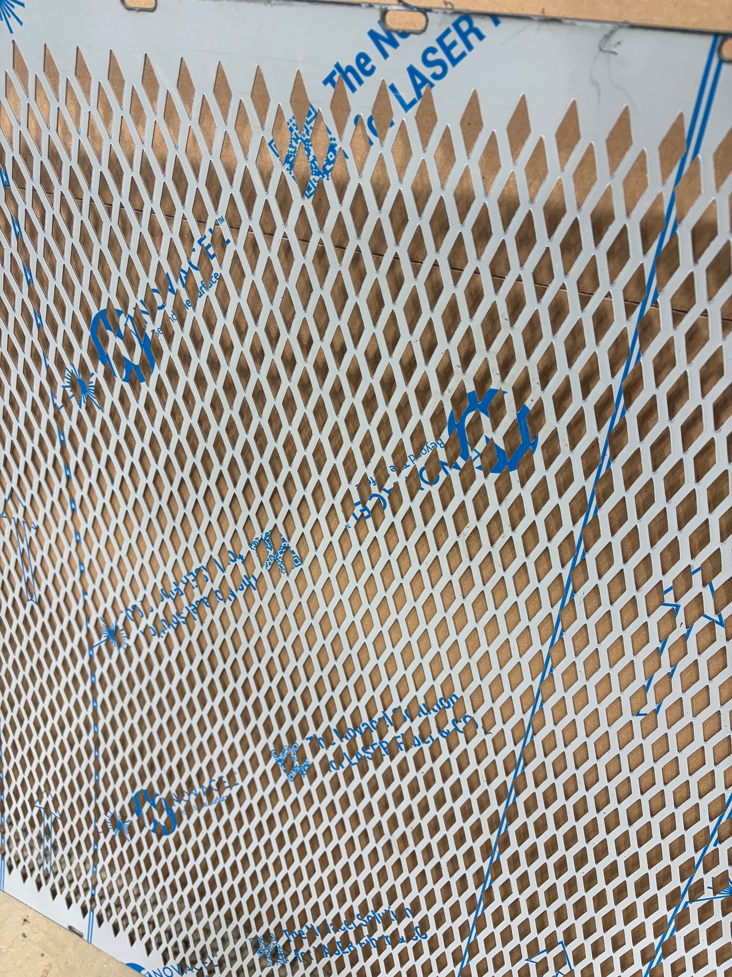 Kenworth w900L diamond hole screen