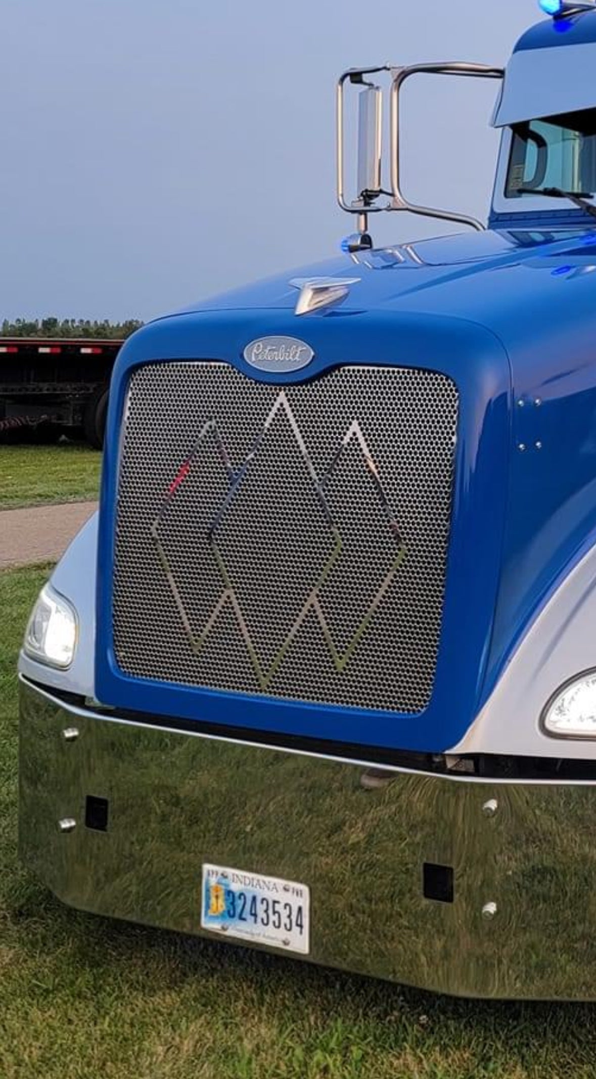 Peterbilt 386 3 diamond grill