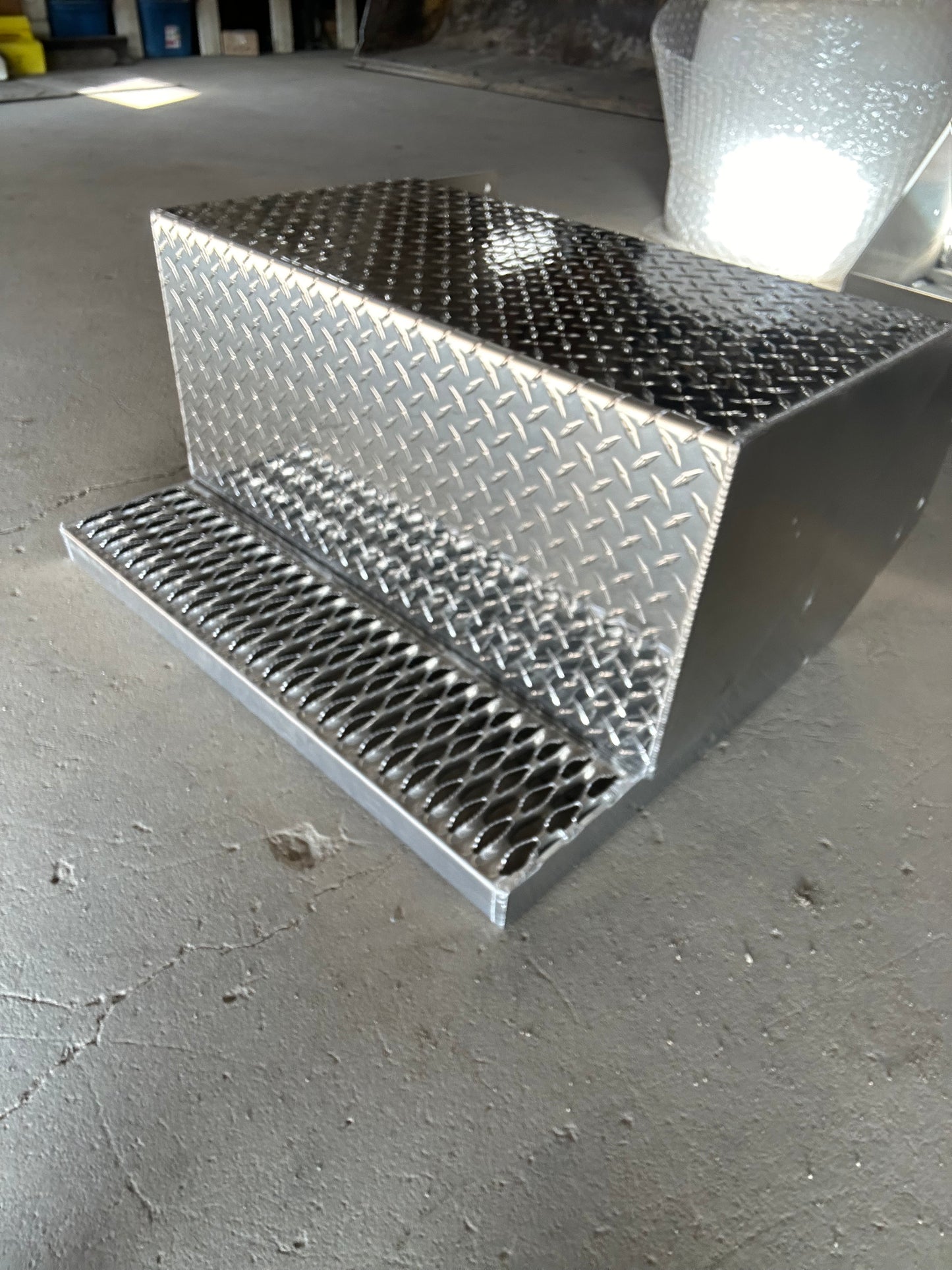 Peterbilt diamond plate battery box / no top step