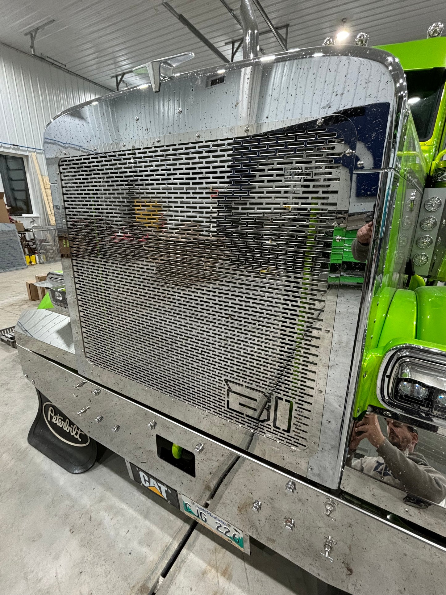 Peterbilt 379L staggered slot BI grill screen