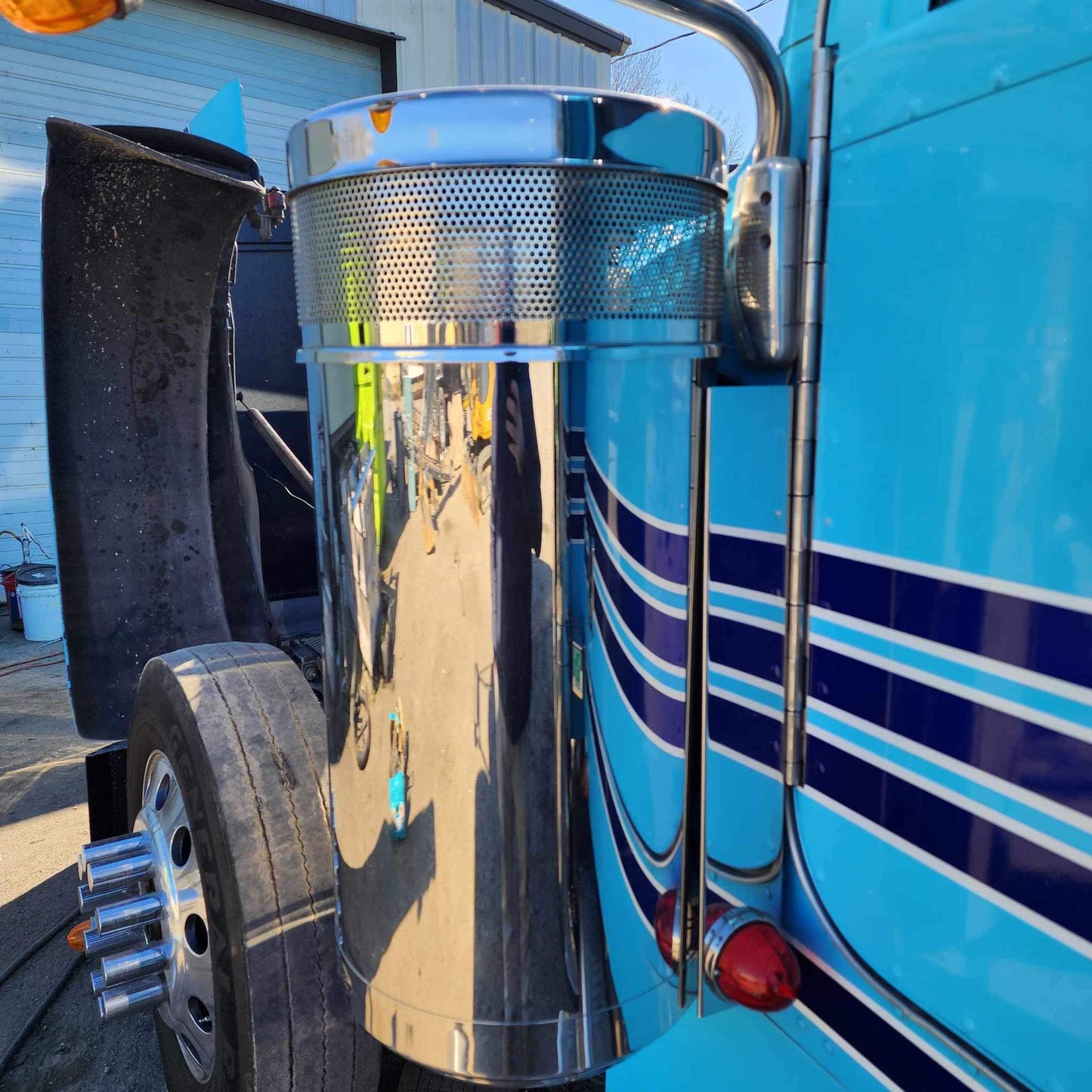 Peterbilt 15” 1 wm rear breather panels