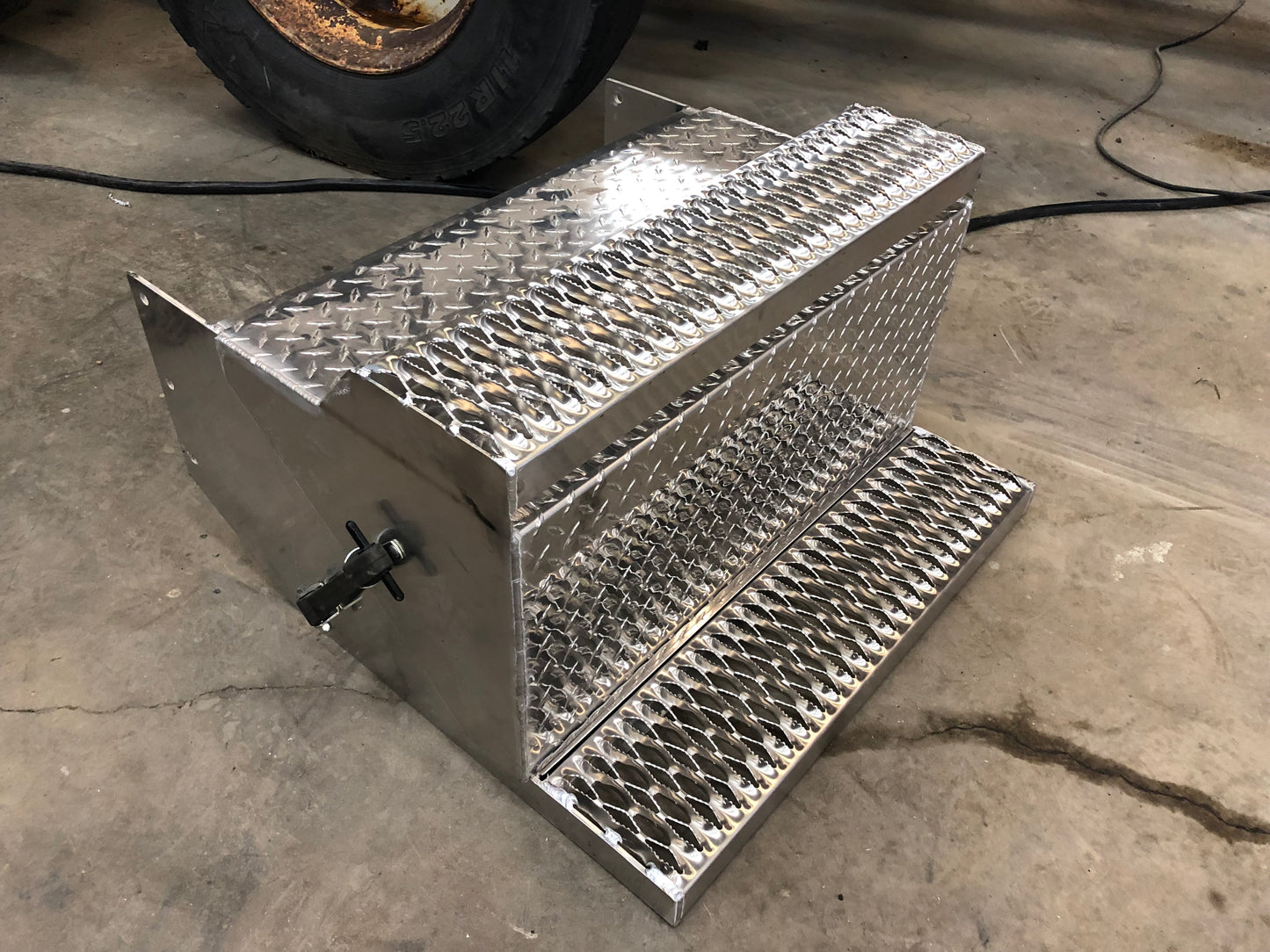 Peterbilt diamond plate complete battery box
