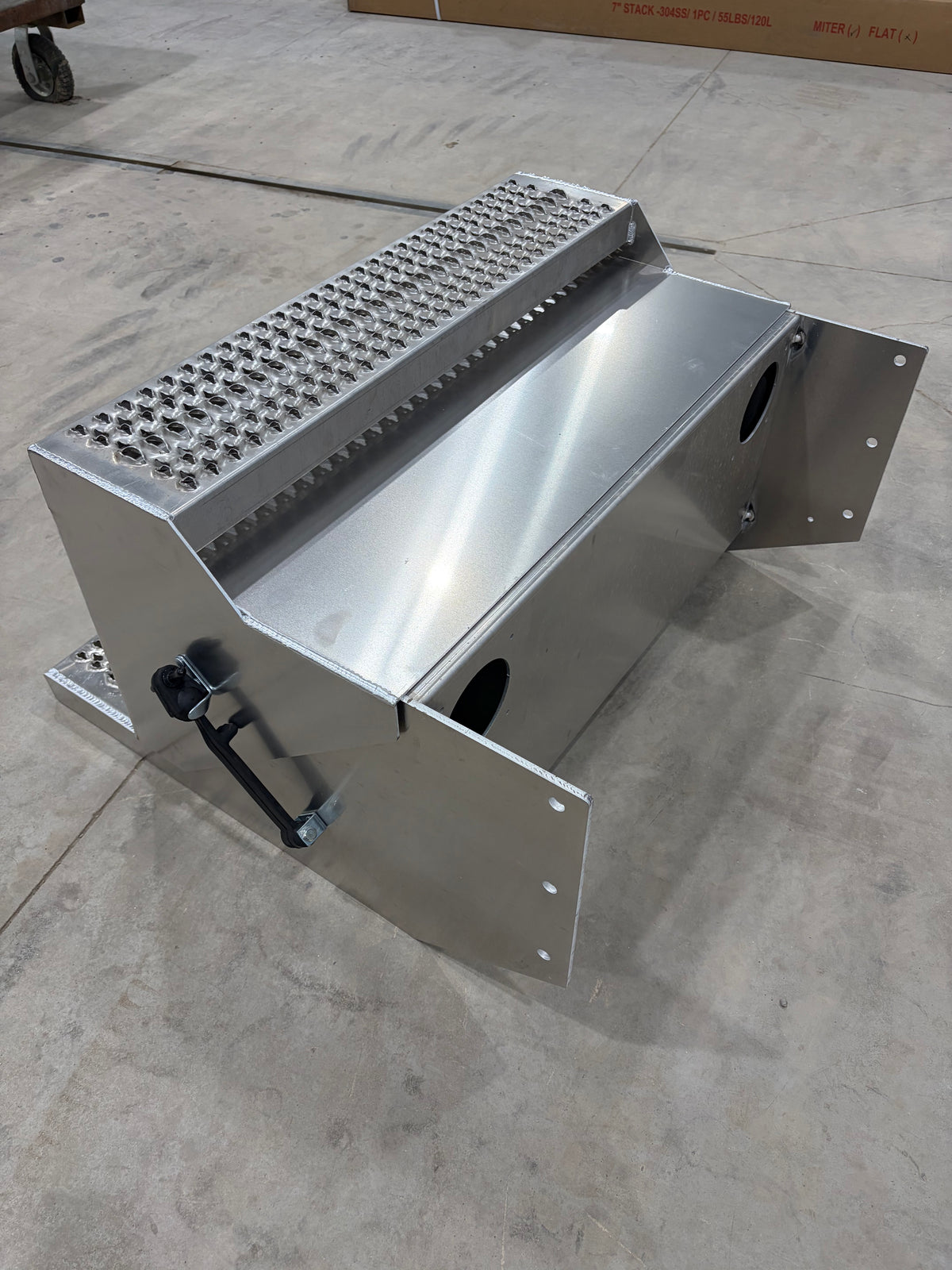 Peterbilt smooth battery/step box