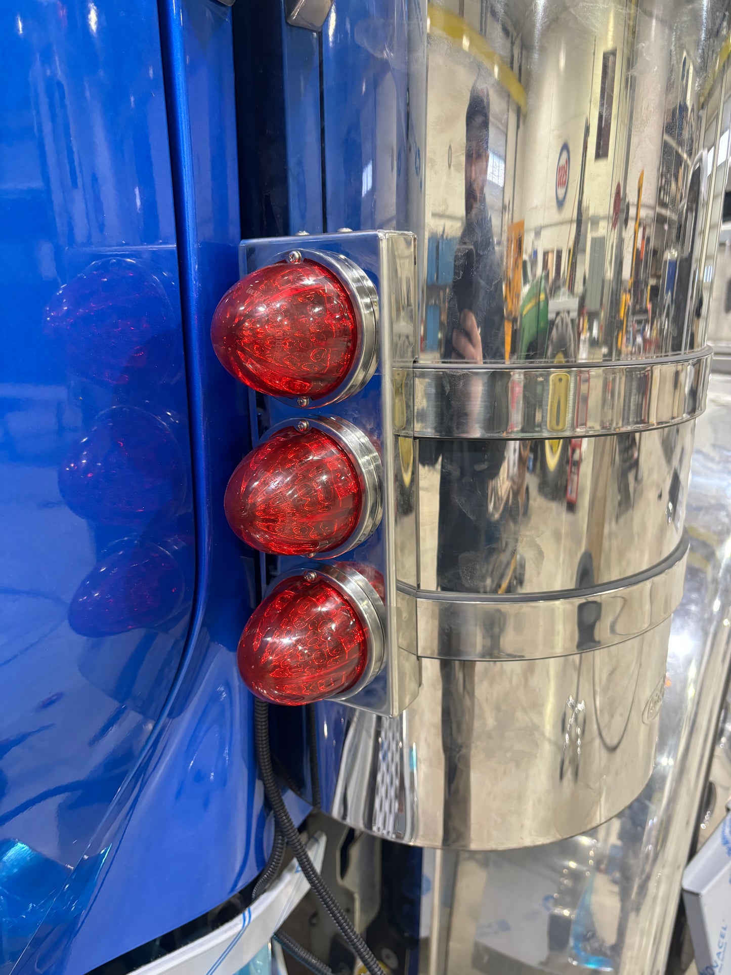 Peterbilt 589 3 wm Rear breather panels