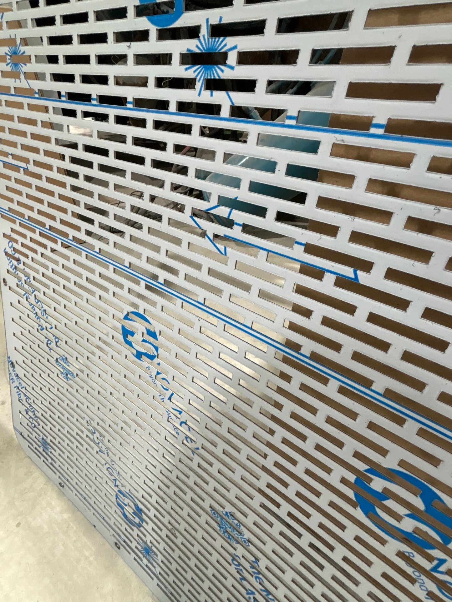 Peterbilt 388 / 389 staggered slot grill